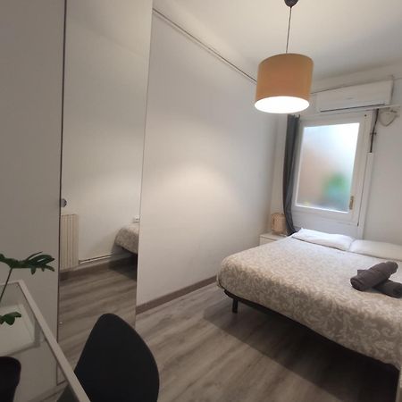 Private Rooms On Tamarit Street Barcelona Eksteriør bilde