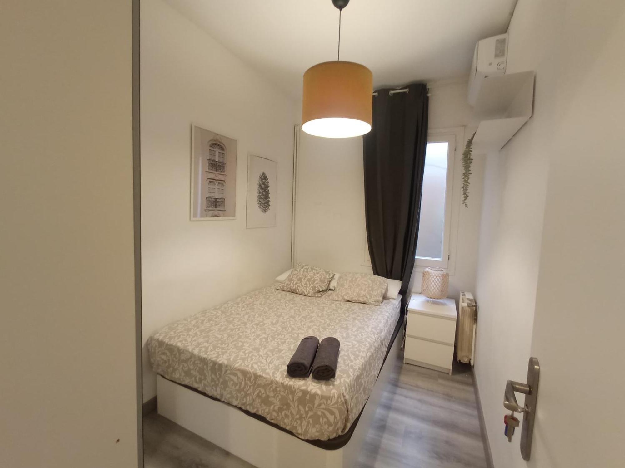 Private Rooms On Tamarit Street Barcelona Eksteriør bilde