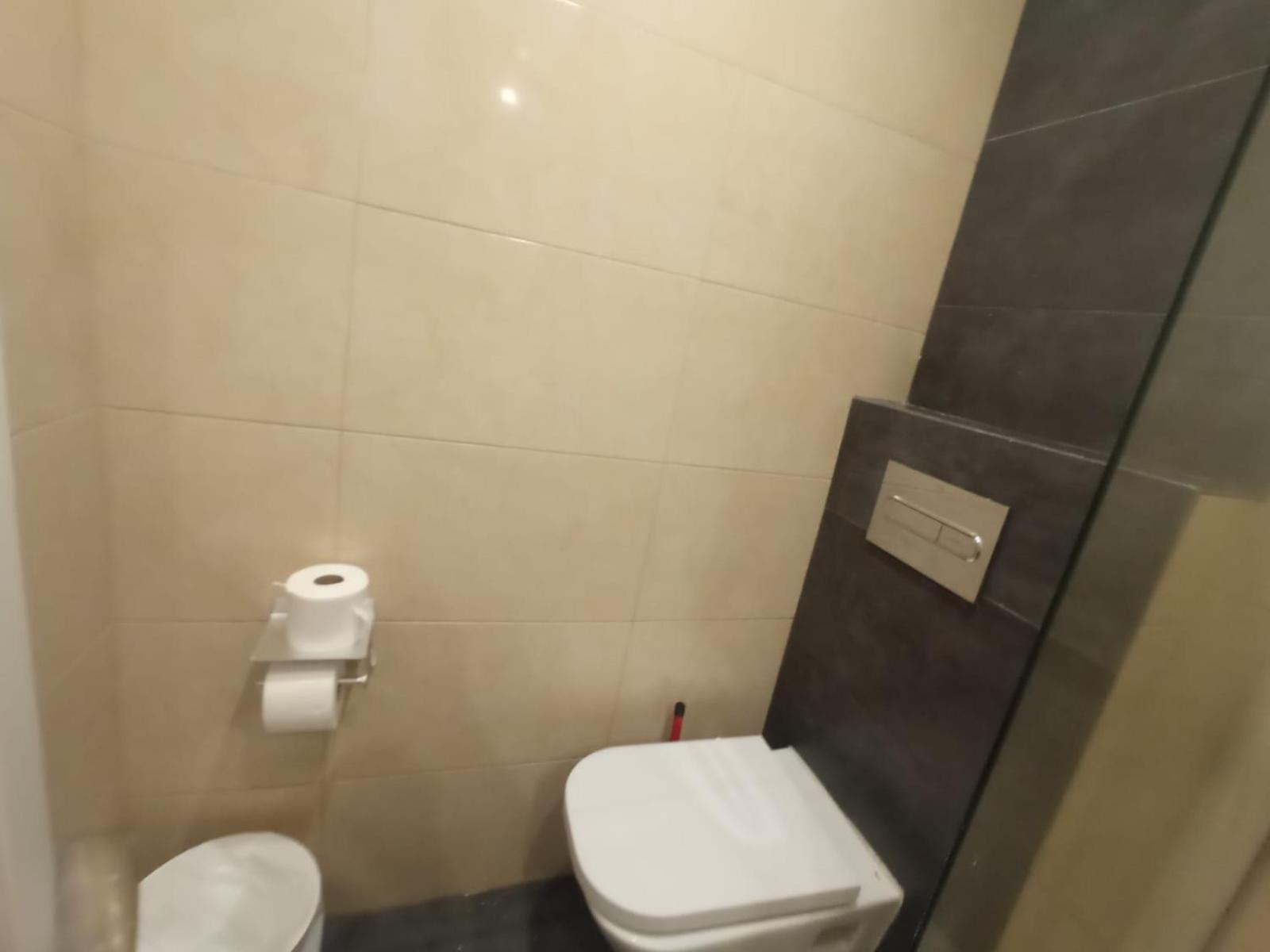 Private Rooms On Tamarit Street Barcelona Eksteriør bilde