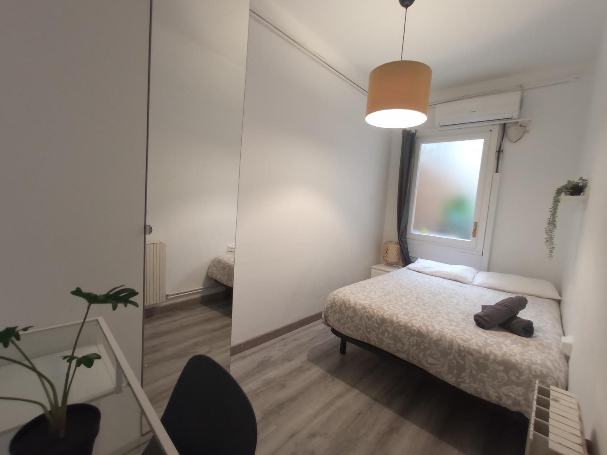 Private Rooms On Tamarit Street Barcelona Eksteriør bilde