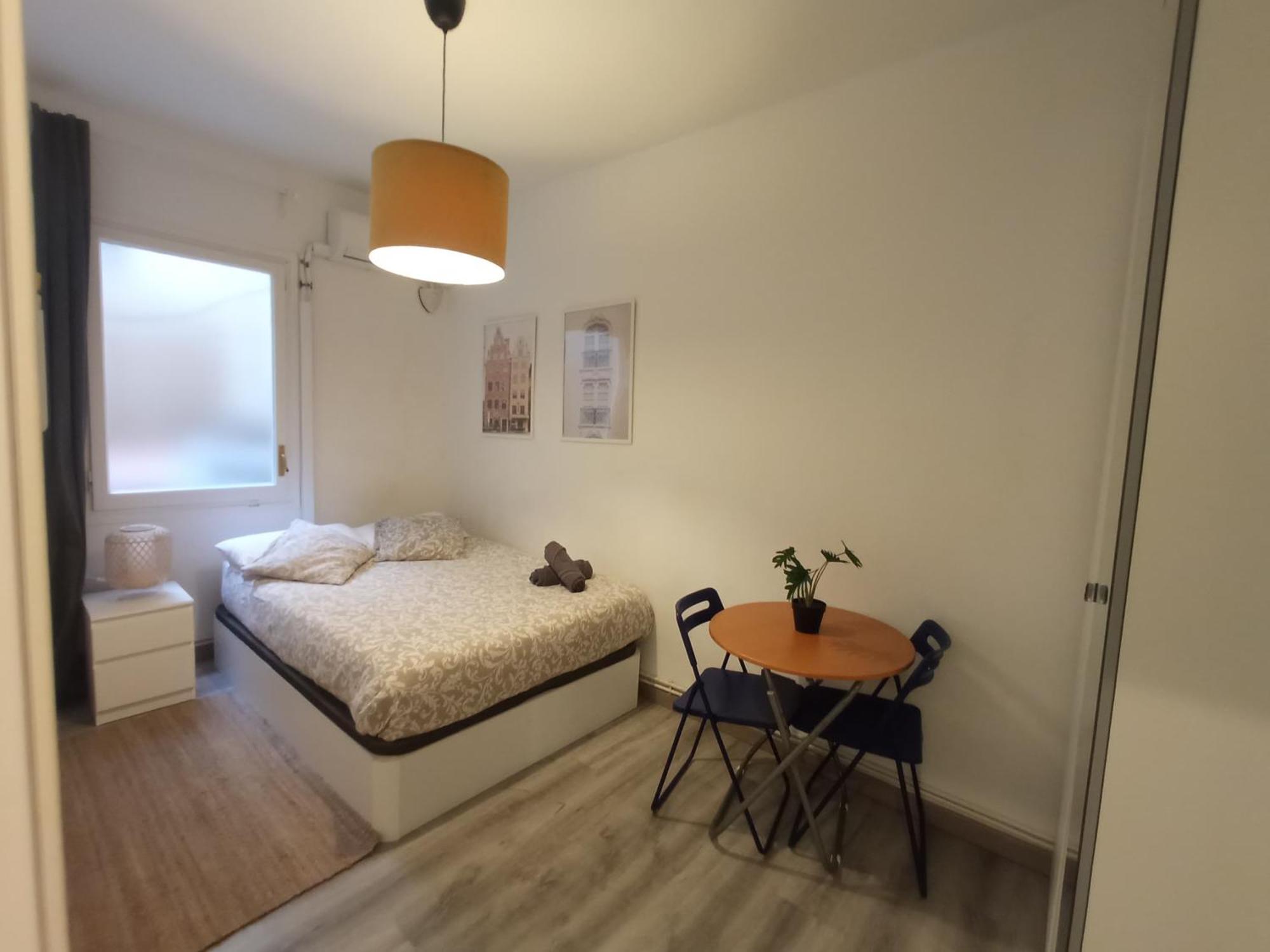 Private Rooms On Tamarit Street Barcelona Eksteriør bilde