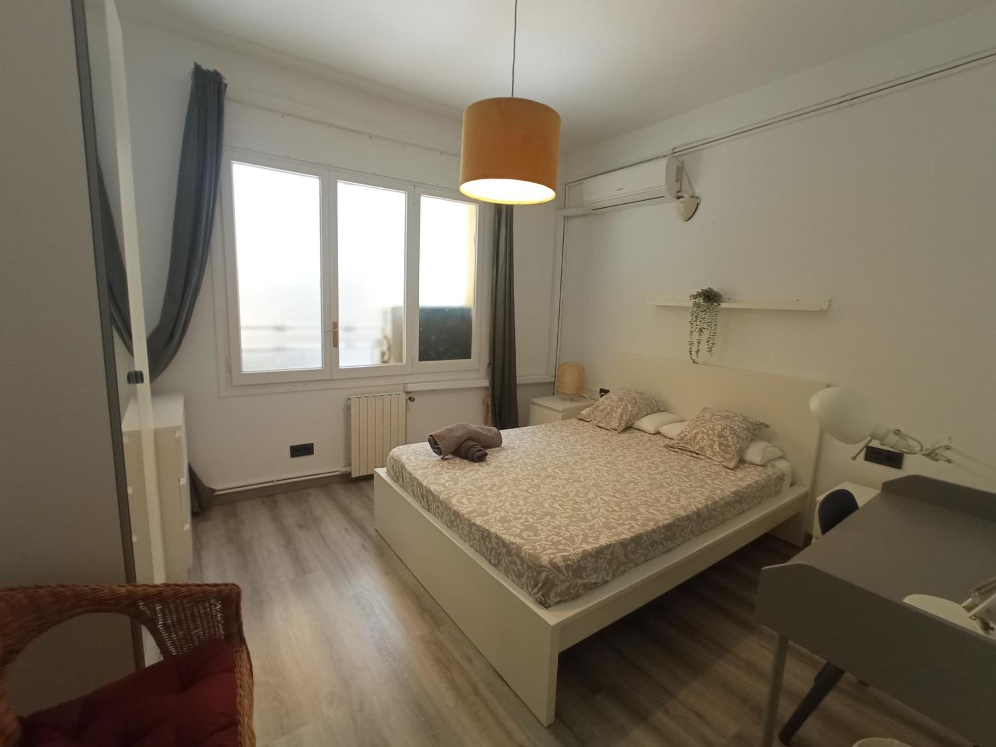 Private Rooms On Tamarit Street Barcelona Eksteriør bilde